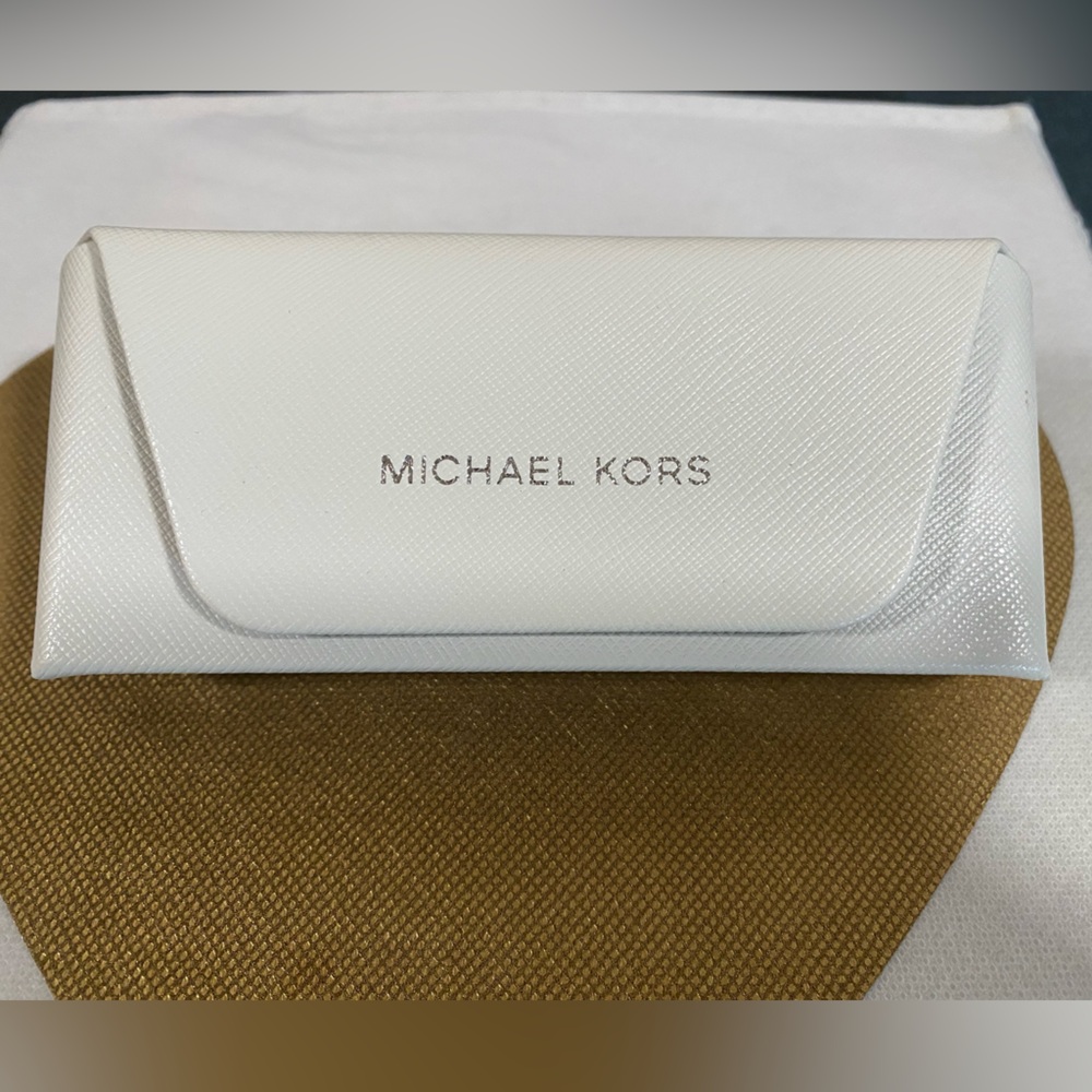 ⭐️Michael Kors white eyeglasses or sunglasses case
